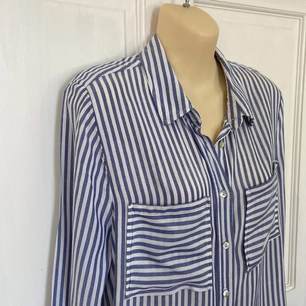 Love Tree Blue & White Stripe Button Down Blouse Size S NWOT - Picture 4 of 13